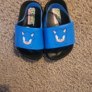 Little boys sonic sandles size 5/6 bean new